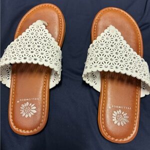 YellowTail white leather flat sandal size 6